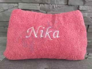 Osuška s menom Nika