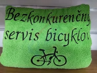 Osuška s nápisom Bezkonkurenčný servis bicyklov