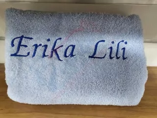 Osuška s menom Erika Lili
