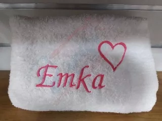 Osuška s menom Emka