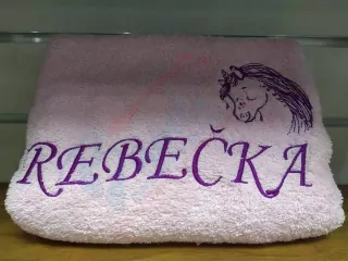 Osuška s menom REBEČKA