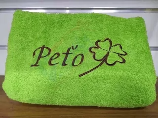 Osuška s menom Peťo