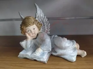 Trblietavý anjel s knihou