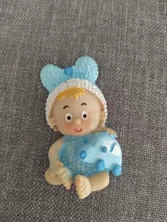 Nalepovacia dekorácia - chlapček s autíčkom