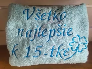 Osuška s nápisom Všetko najlepšie k 15 - tke