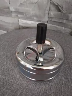 Popolník stláčací
