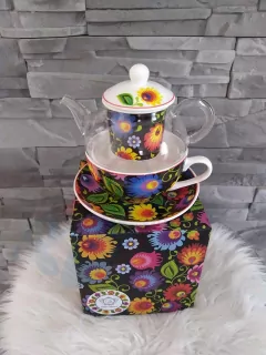 Čajník s porcelánovým sitkom a šálkou