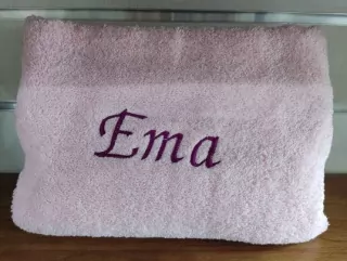 Osuška s menom EMA