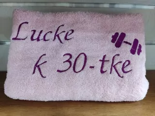 Osuška s nápisom Lucke k 30-tke
