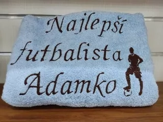 Osuška s nápisom Najlepší futbalista Adamko