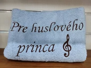 Osuška s nápisom Pre husľového princa