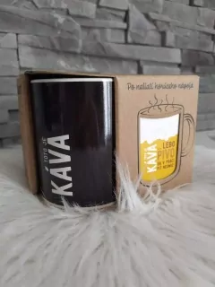 Meniaci sa hrnček: TOTO JE KÁVA...